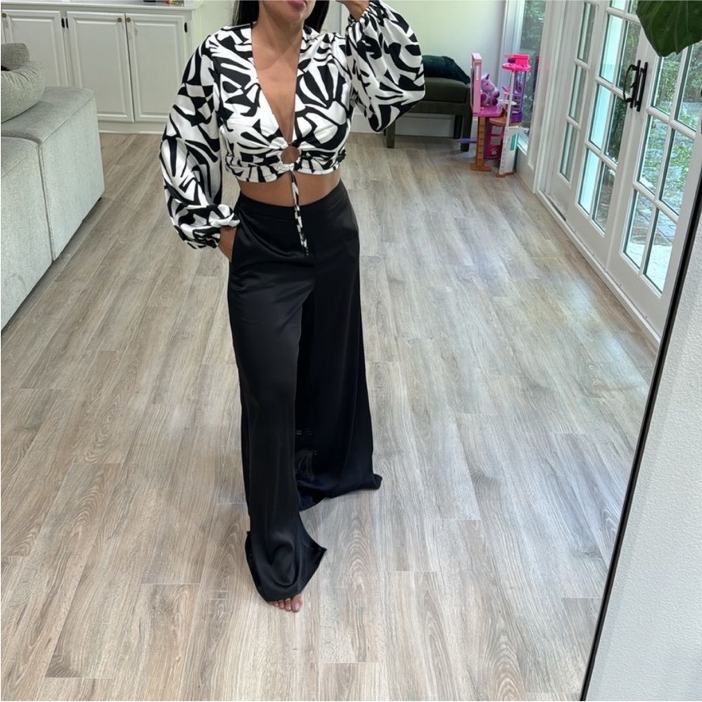 Caroline Constas Black & White Retro Top & Black Pants Set - Picture 6 of 6